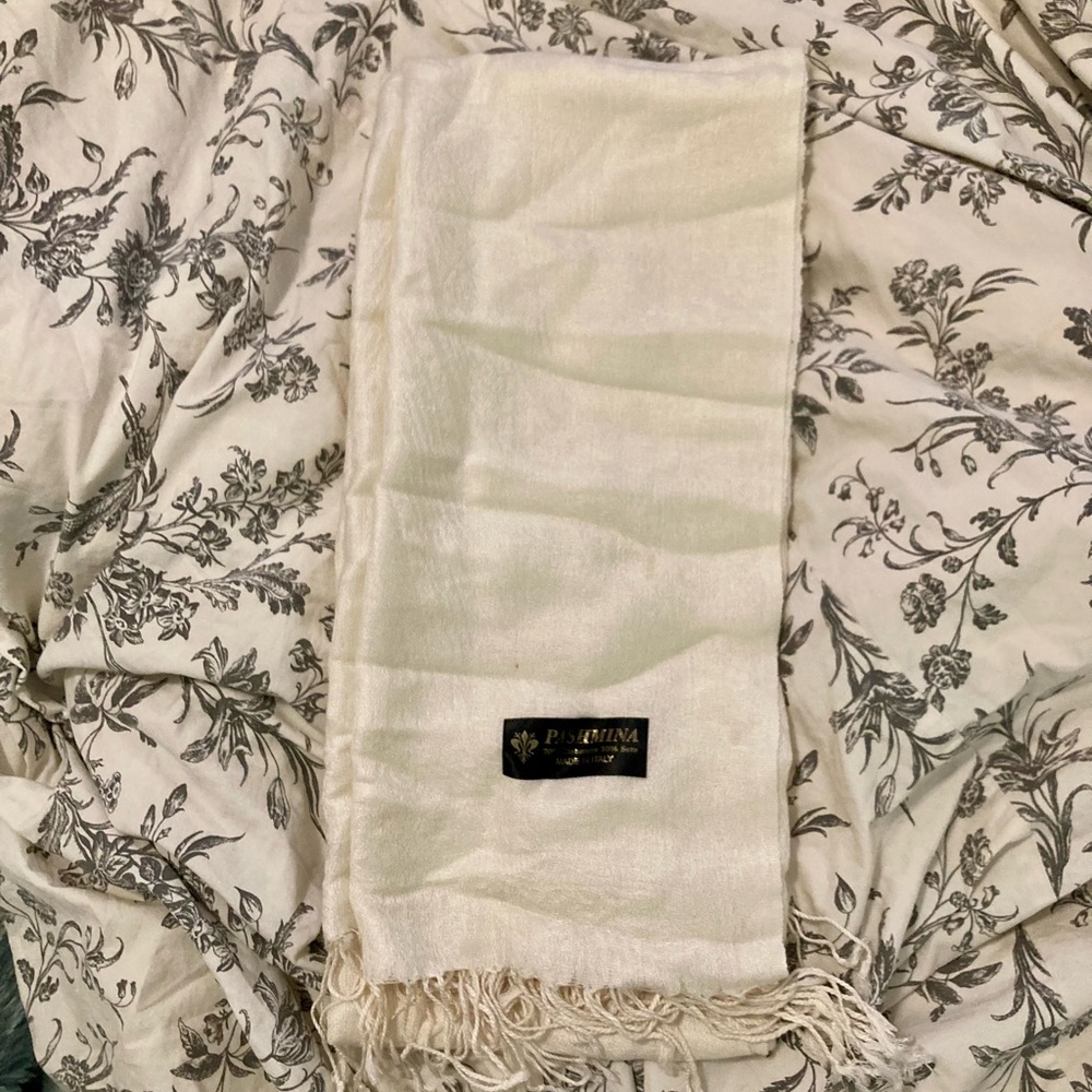White pashmina scarf
